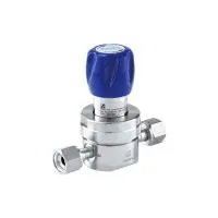 Регулятор AMFLO UHP AU22 Материал: Код SHP (Body-SUS316L VAR; Poppet, Nozzle, Diaphragm-Hastelloy®C-22; Gland-SUS316L; Seat: PCTFE); Поверхность 0.13 um; 3х портовый с манометром, вх. давл. 20.6 бар, CV-1.1